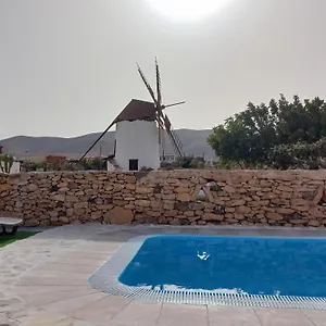Histórica Con Molino De Viento Villa
